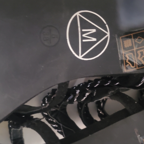 SHOES - Picture 9 of 11